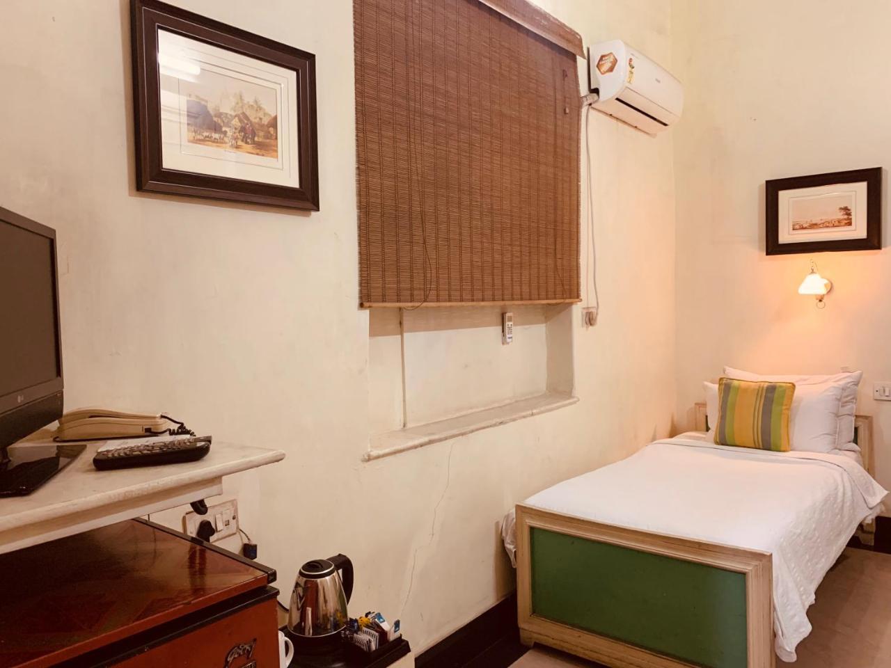 The Elgin Fairlawn, Kolkata Hotel Exterior photo